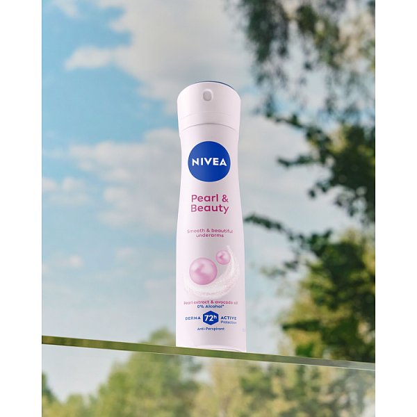 Nivea Pearl &amp; Beauty Antyperspirant w spray&#039;u, 150ml