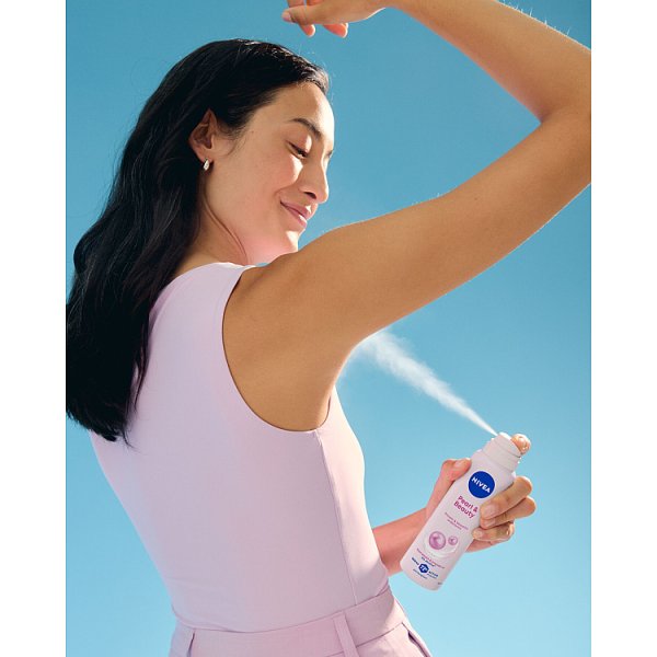 Nivea Pearl &amp; Beauty Antyperspirant w spray&#039;u, 150ml