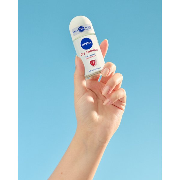 Nivea Dry Comfort Antyperspirant roll-on dla kobiet 50 ml