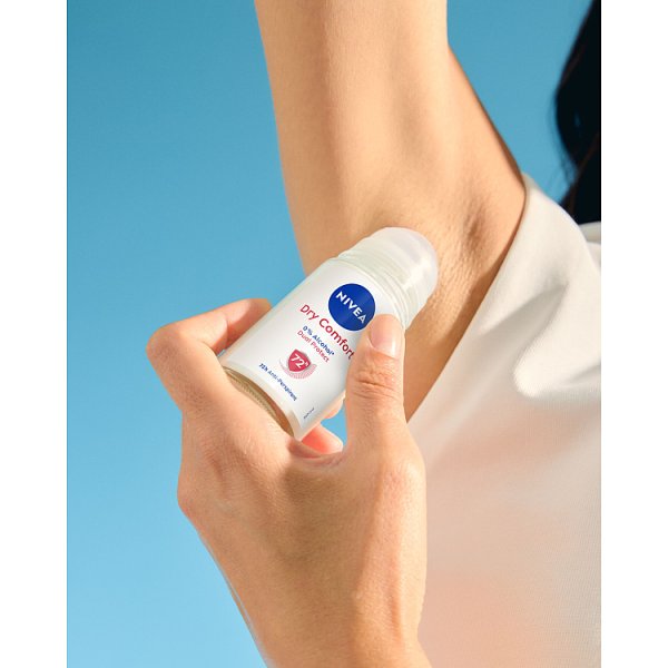 Nivea Dry Comfort Antyperspirant roll-on dla kobiet 50 ml