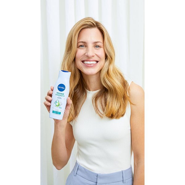Nivea Volume Strength Szampon pielęgnujący do włosów 400 ml