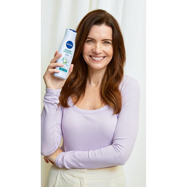 Nivea Volume Strength Szampon pielęgnujący do włosów 400 ml