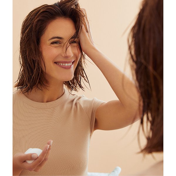 Nivea Volume &amp; Hold pianka do włosów 150 ml