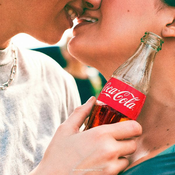 Napój gazowany Coca-Cola + kaucja 1 zł 