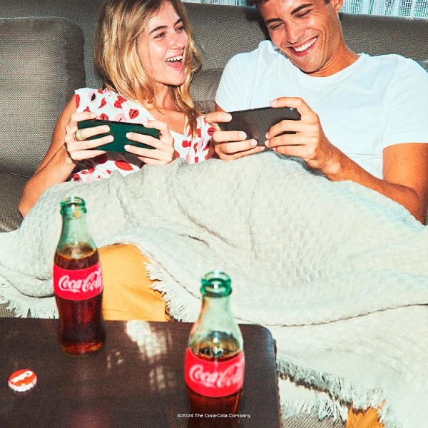 Napój gazowany Coca-Cola + kaucja 1 zł 