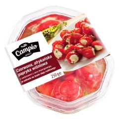 Czerwona papryka nadziewana serem nadziewana serem