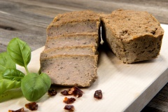 Pasztet zapiekany z dodatkiem mięsa jelenia 