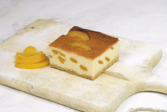 Ciasto sernik z brzoskwinią kg 