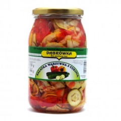 Sałatka dąbrówka warzywna z cukinią 