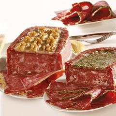 Salchichon chapata z orzechami włoskimi