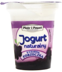 Jogurt czarna porzeczka Piotr i Paweł