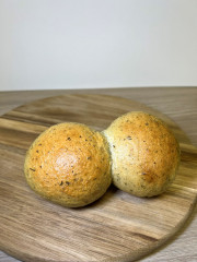 Bułka Kaśka szpinakowa 