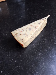 KÓZKA Z ZIOŁAMI NA DESKĘ SERÓW